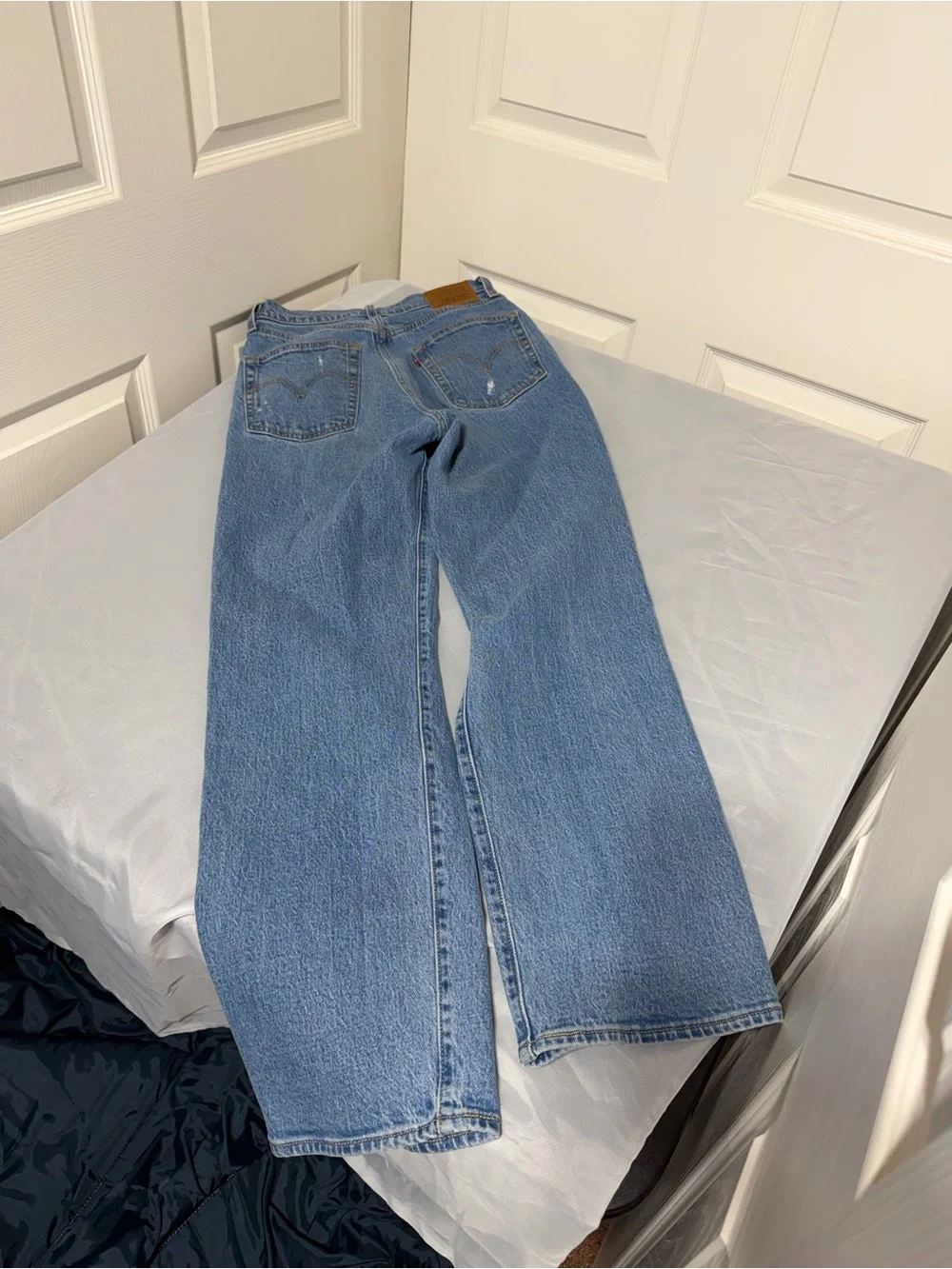 Levi’s Distressed Light Blue Ribcage Straight Women's Jeans